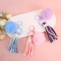 CM吊卡流苏毛球挂件